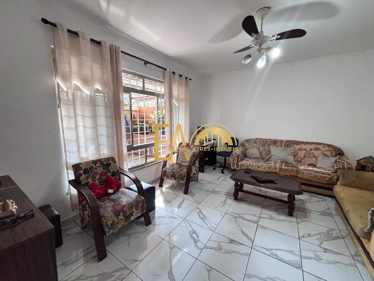  Casa à venda em Encruzilhada, Santos - SP: 
