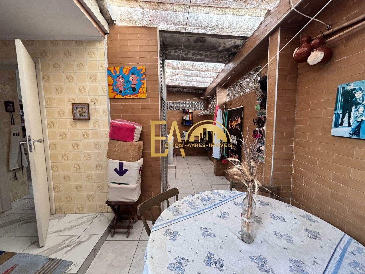  Casa à venda em Encruzilhada, Santos - SP: 