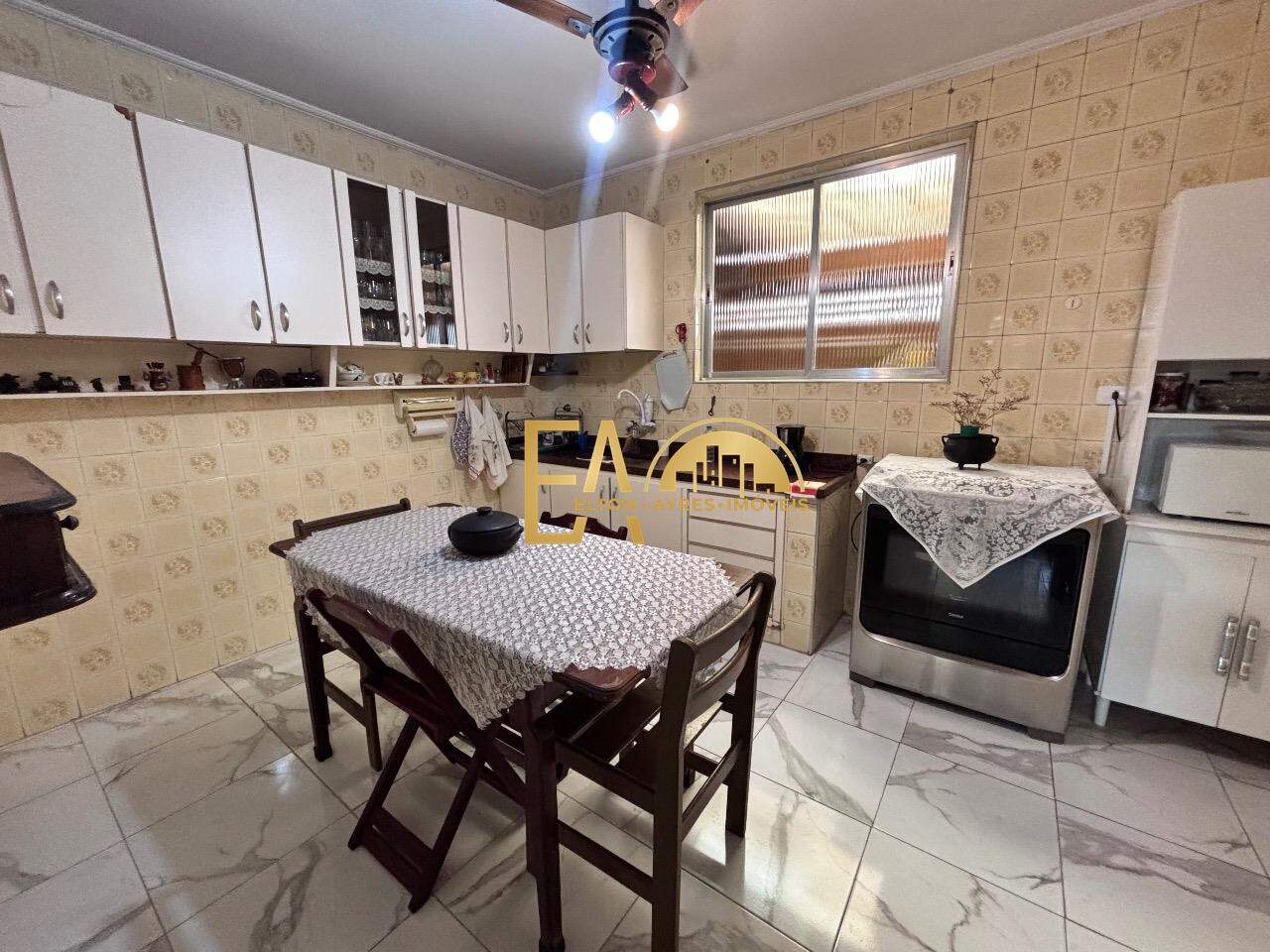  Casa à venda em Encruzilhada, Santos - SP: 