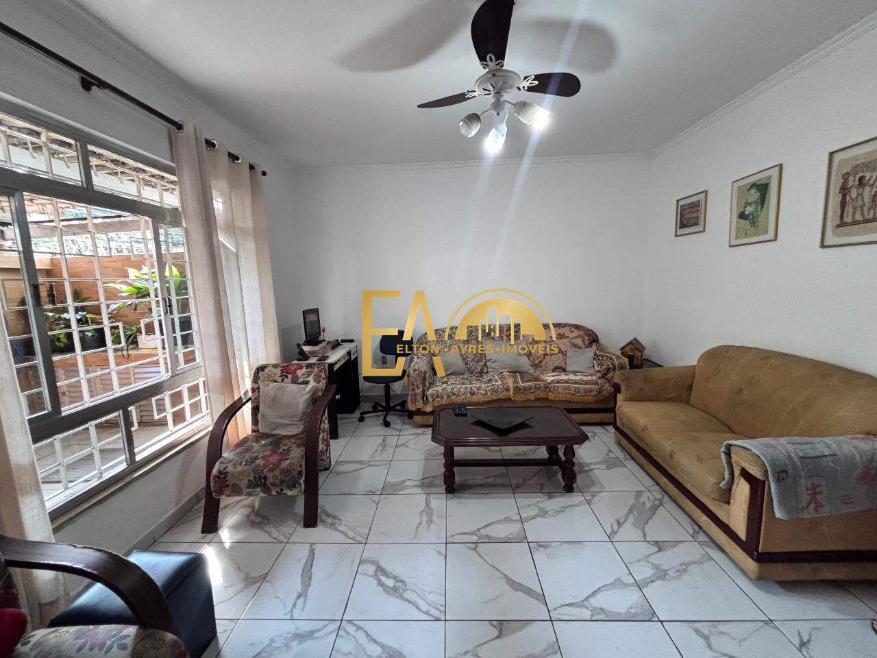  Casa à venda em Encruzilhada, Santos - SP: 