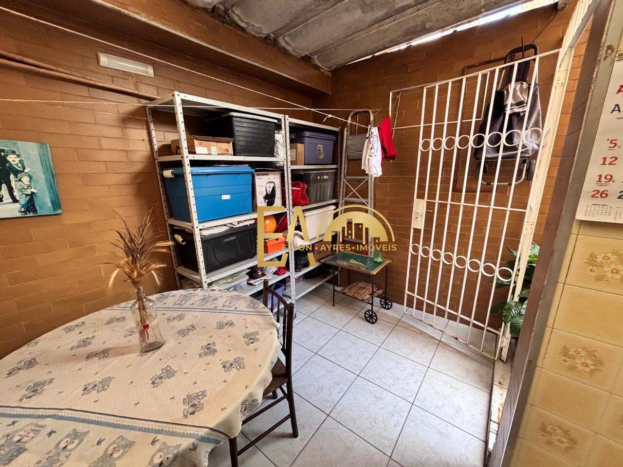  Casa à venda em Encruzilhada, Santos - SP: 