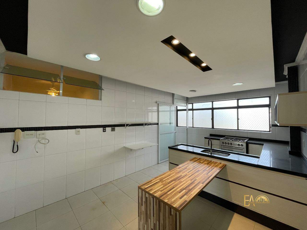 Apartamento à venda no Embaré: 