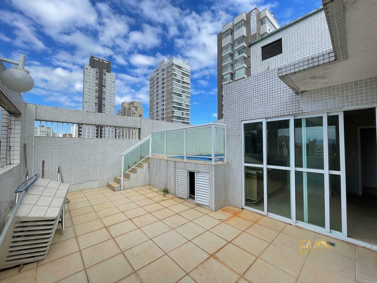 Apartamento à venda no Embaré: 