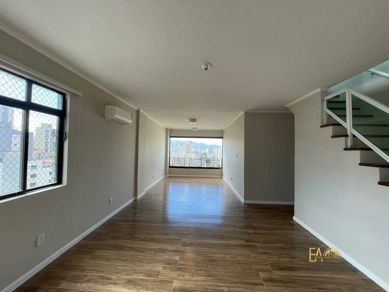 Apartamento à venda no Embaré: 