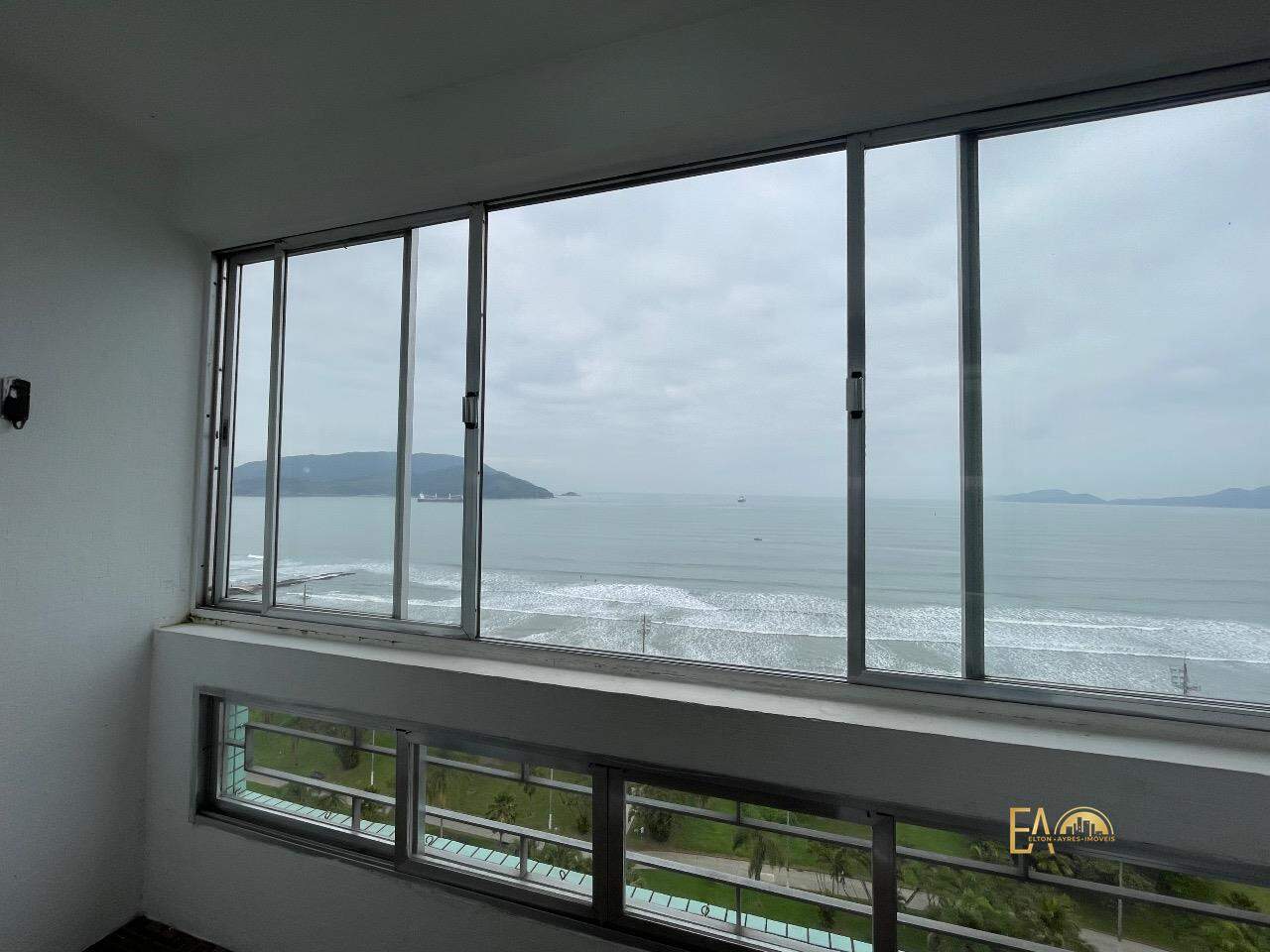 Apartamento à venda no Embaré: 