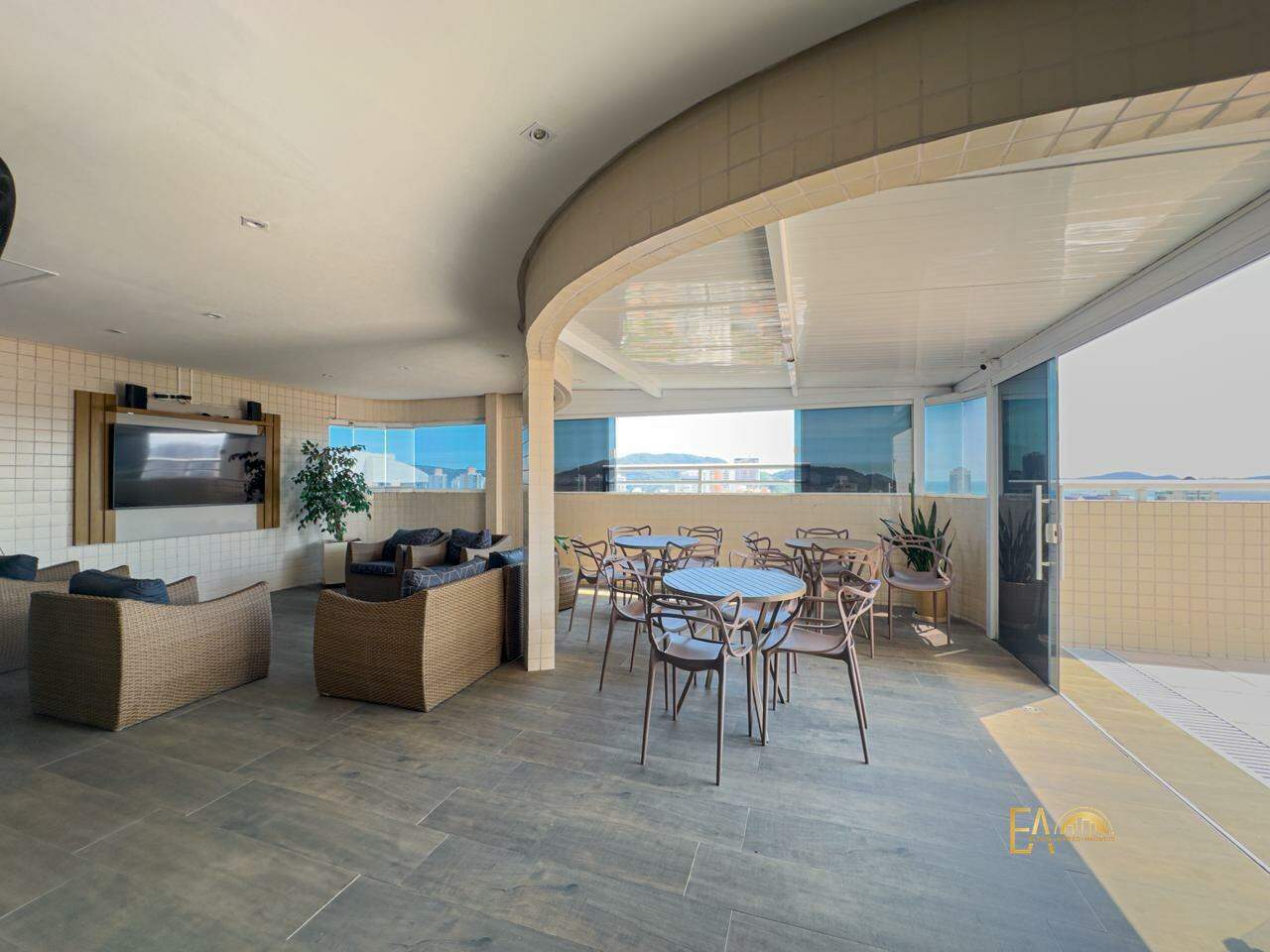 Apartamento à venda no Ponta da Praia: 