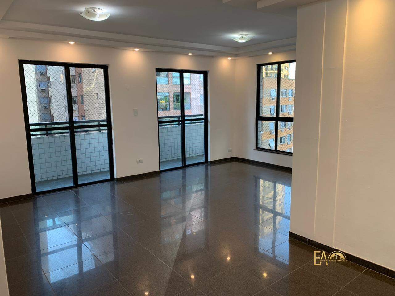Apartamento à venda no Ponta da Praia: 