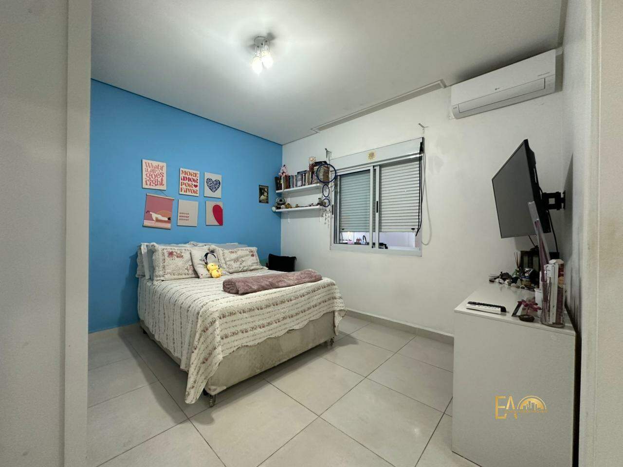 Casa à venda em Ponta da Praia, Santos - SP: