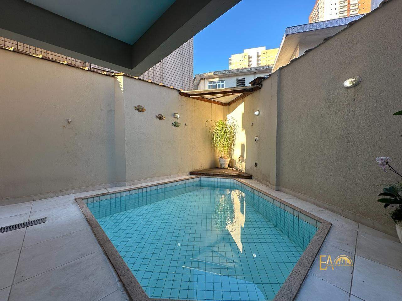 Casa à venda em Ponta da Praia, Santos - SP: