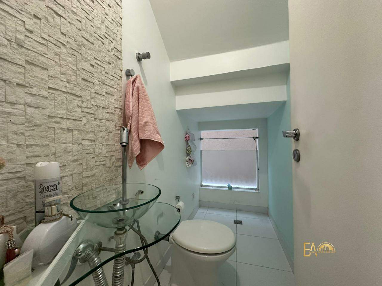 Casa à venda em Ponta da Praia, Santos - SP: