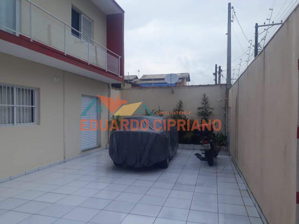 Casa à venda no Jardim Britânia: 