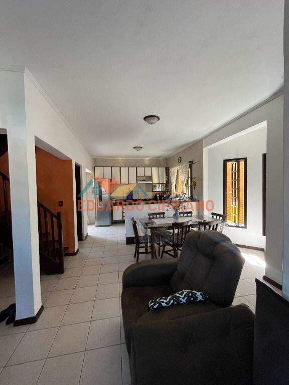 Casa à venda no Indaiá: 