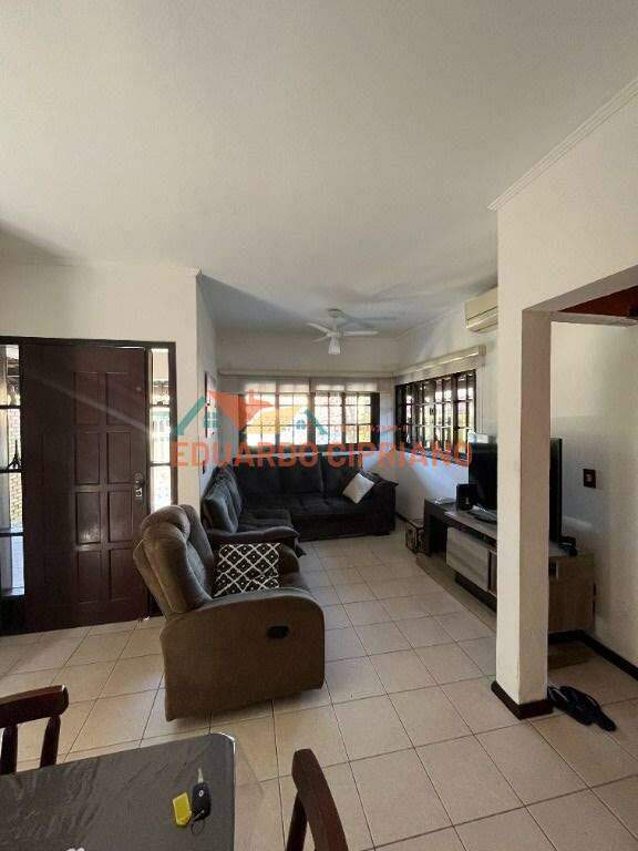 Casa à venda no Indaiá: 