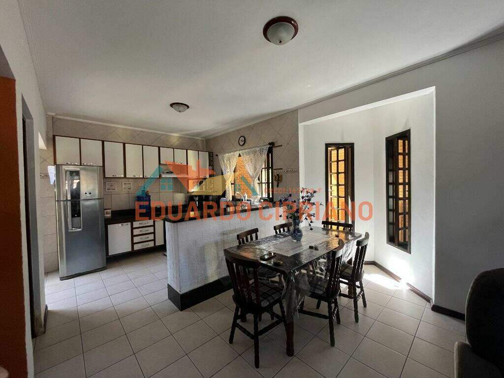 Casa à venda no Indaiá: 