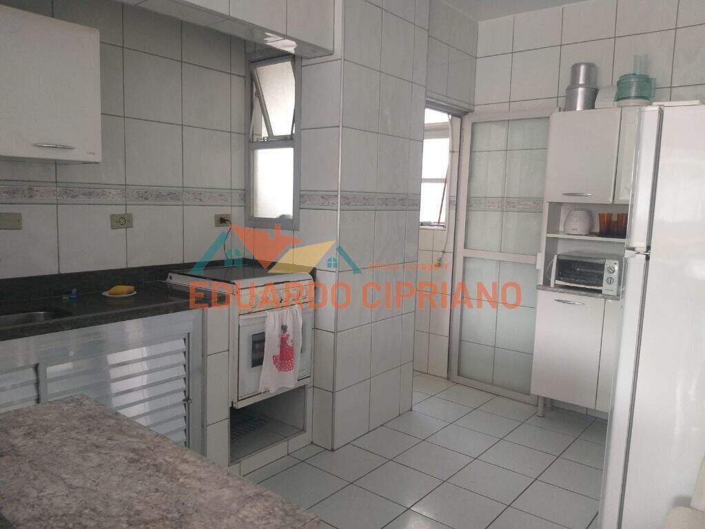 Apartamento à venda no Martim de Sá: 