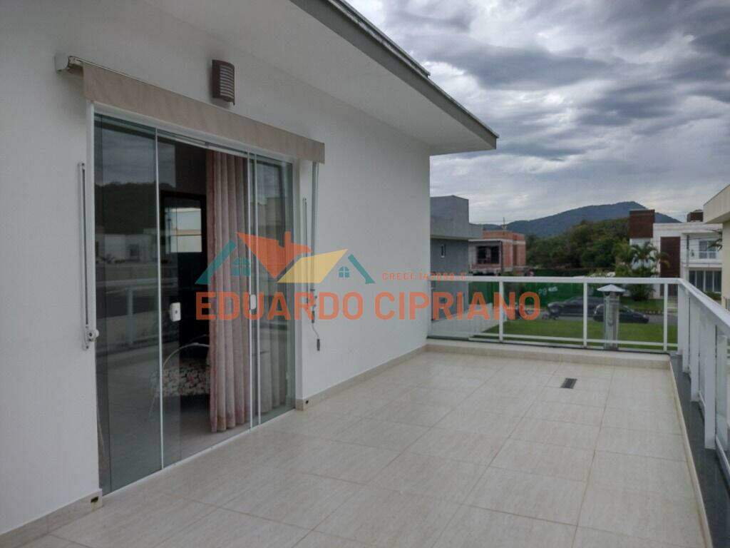 Sobrado à venda no Costa Nova: 