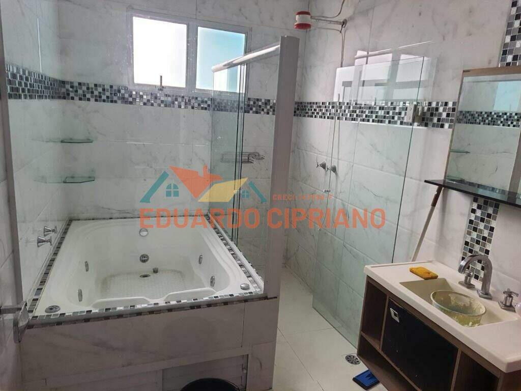 Sobrado à venda no Jardim Satélite: 