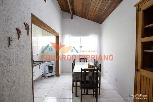 Prédio à venda no Maranduba: 