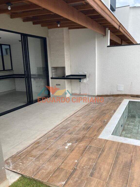 Sobrado à venda no Balneário Copacabana: 