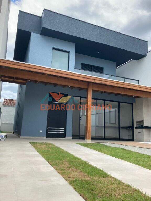 Sobrado à venda no Balneário Copacabana: 