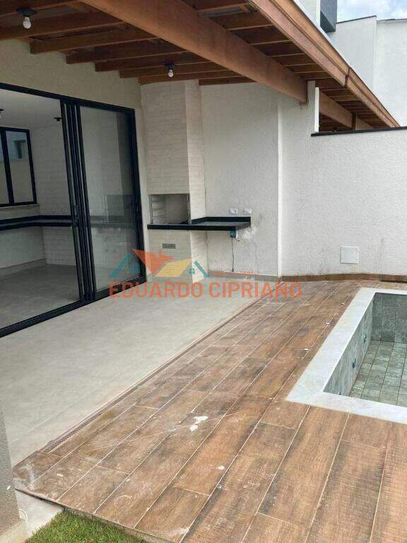 Sobrado à venda no Balneário Copacabana: 