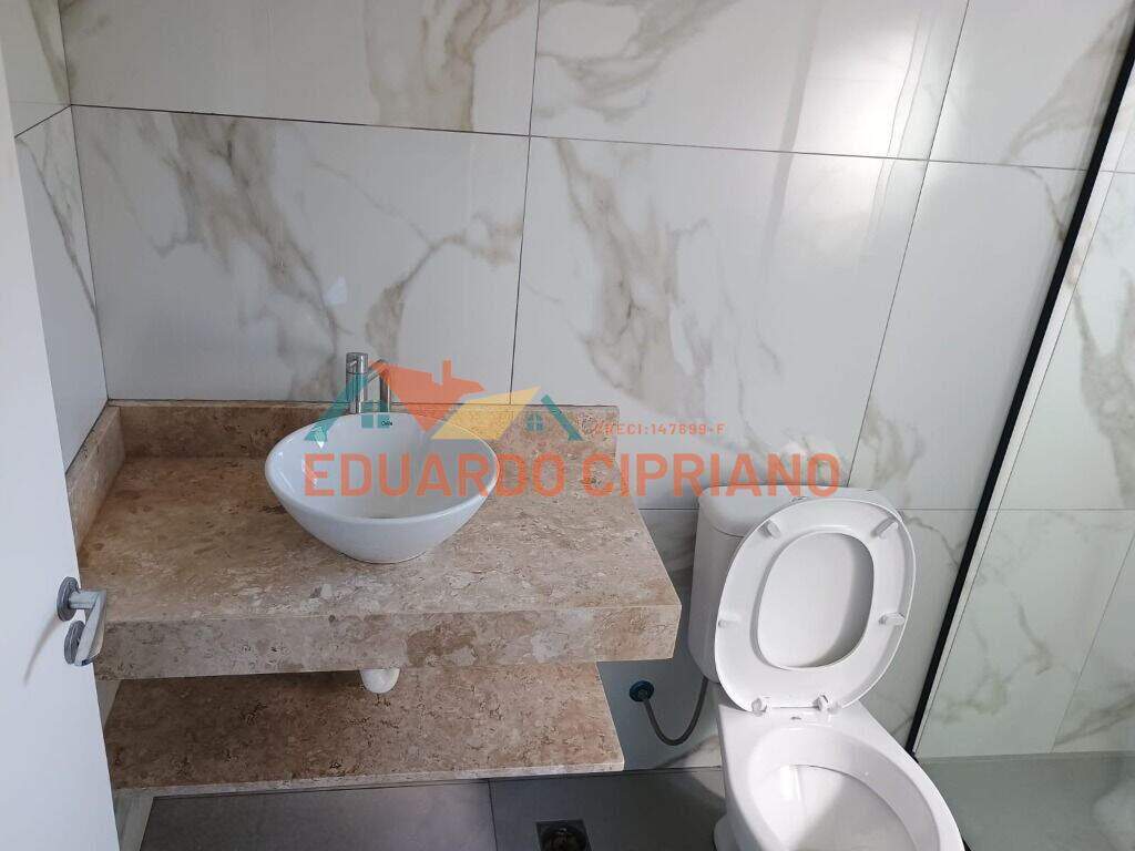 Sobrado à venda no Jardim Mariella: 