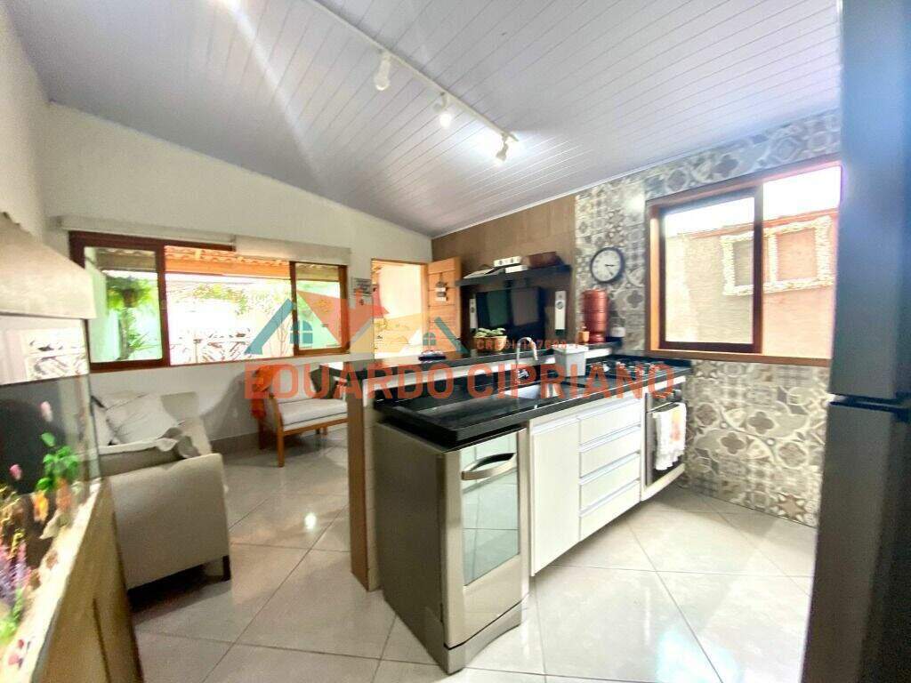 Casa à venda no Perequê Mirim: 