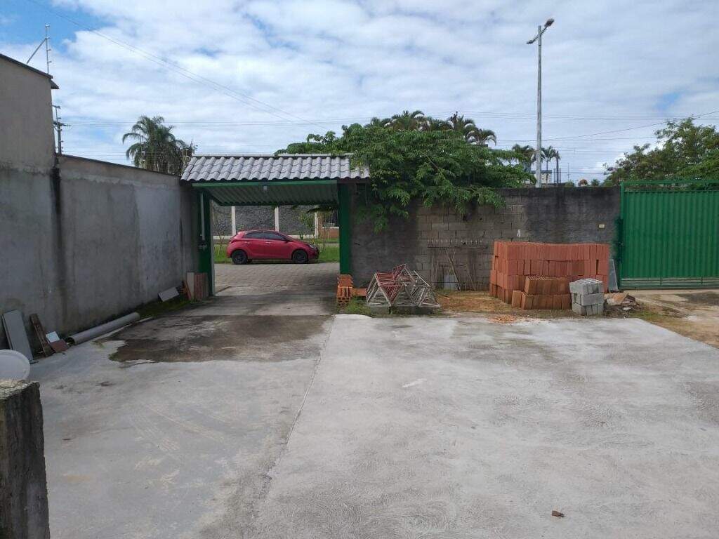 Casa para aluguel no Indaiá: Vista quintal