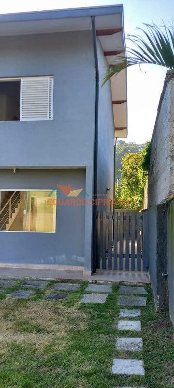 Casa Assobradada para aluguel no Capricórnio III: 