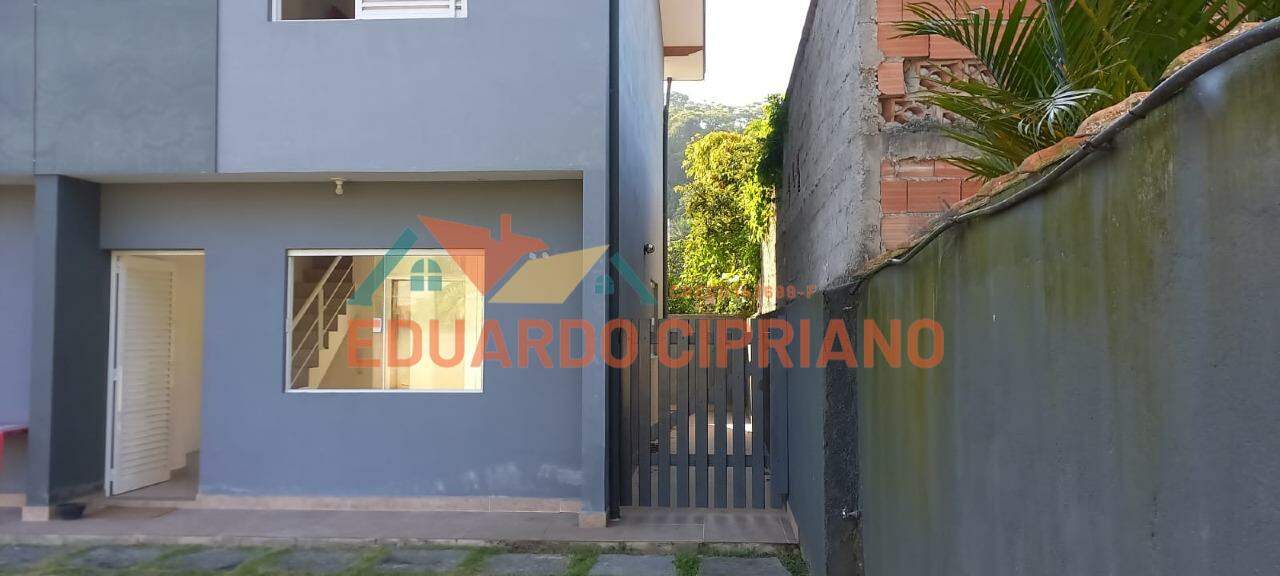 Casa Assobradada para aluguel no Capricórnio III: 