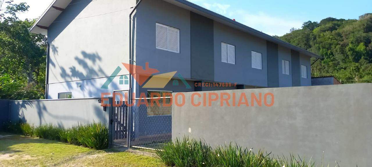 Casa Assobradada para aluguel no Capricórnio III: 