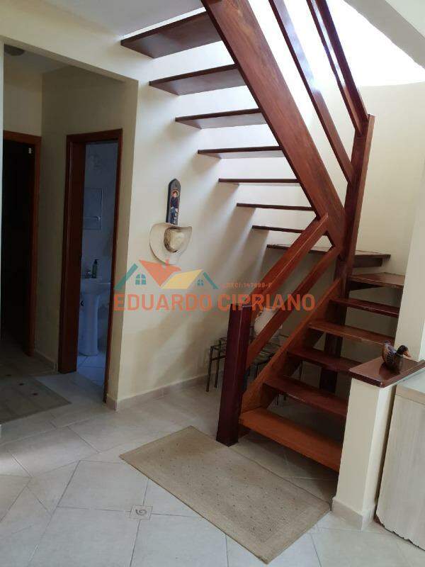 Casa em condomínio para aluguel no Martim de Sá: 