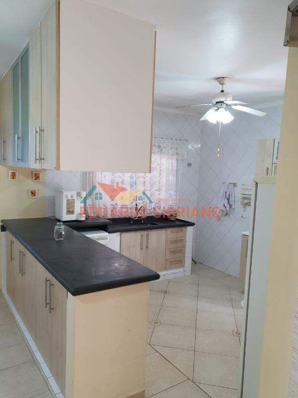 Casa em condomínio para aluguel no Martim de Sá: 