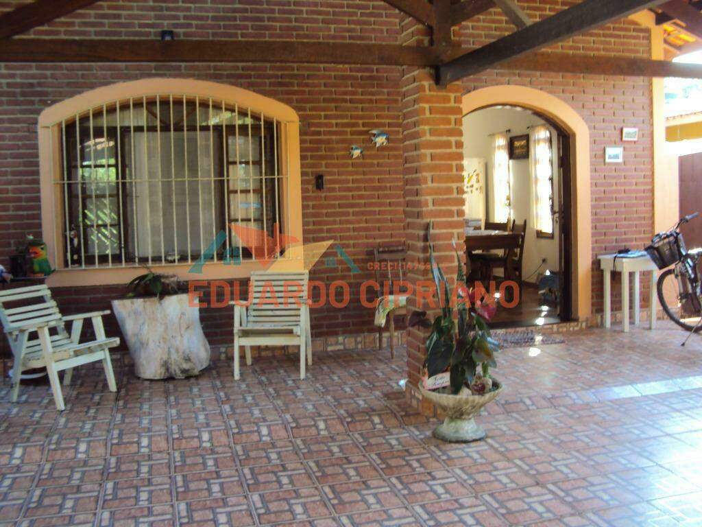 Casa à venda no Getuba: 