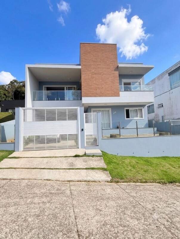 Casa à venda no Primeiro de Maio: 