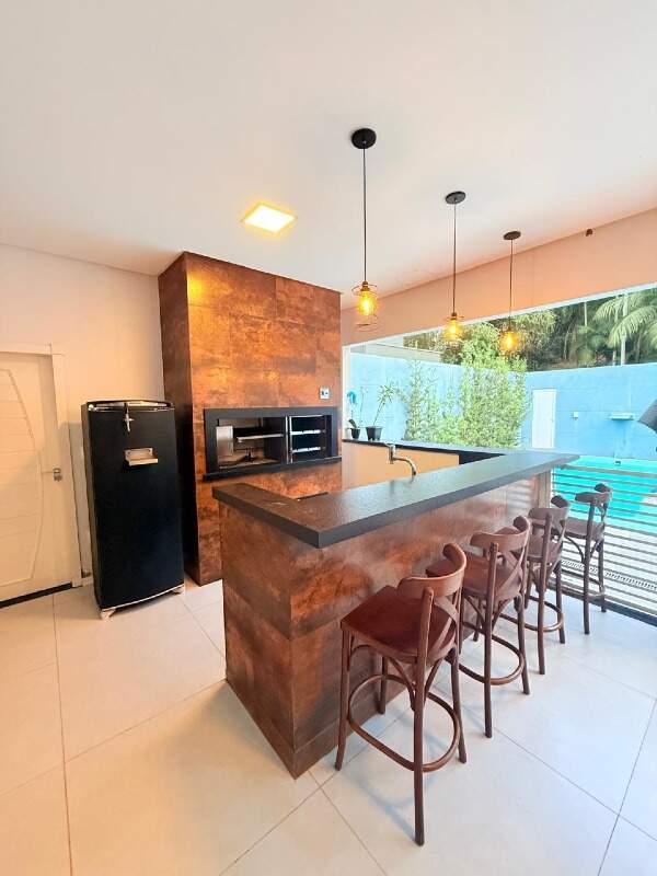 Casa à venda no Primeiro de Maio: 