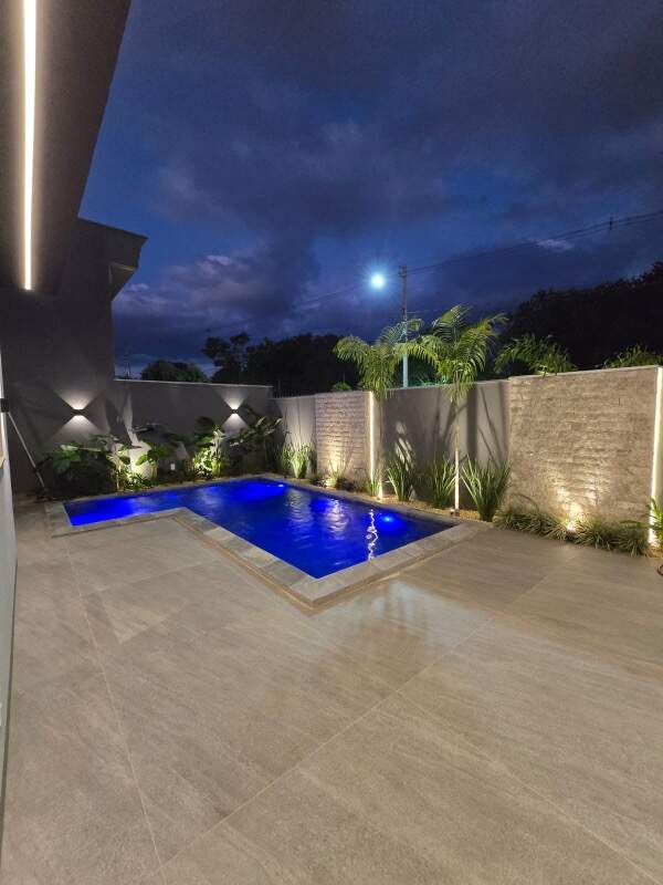 Casa à venda no Jardim Royal Boulevard do Cerrado: Quintal / Piscina