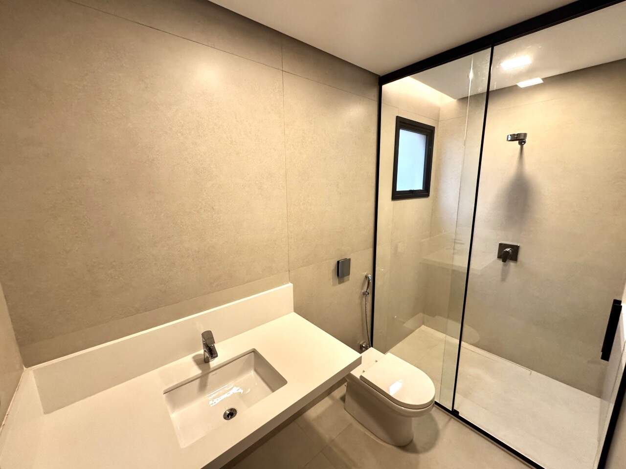 Casa à venda no Condomínio Florais Cuiabá Residencial: Lavabo