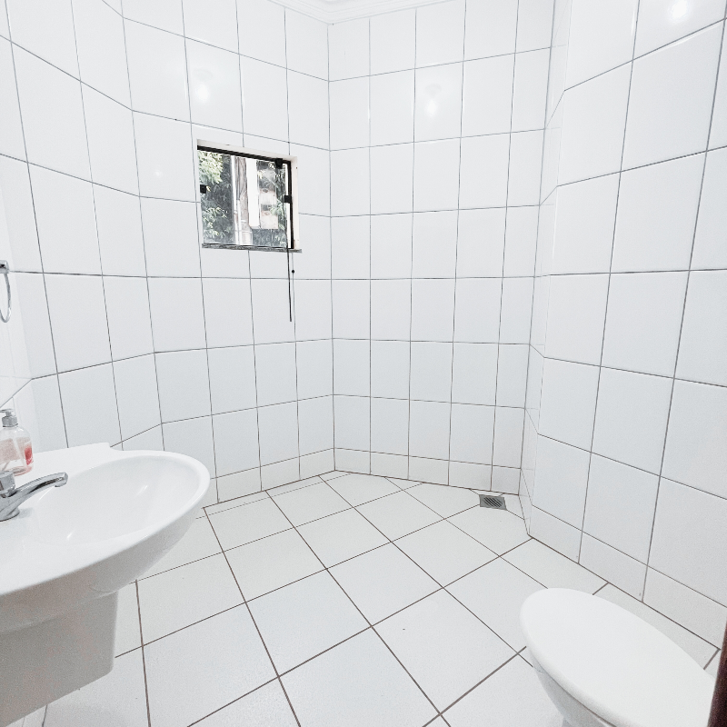 Sala para aluguel no Centro: 6. Banheiro social