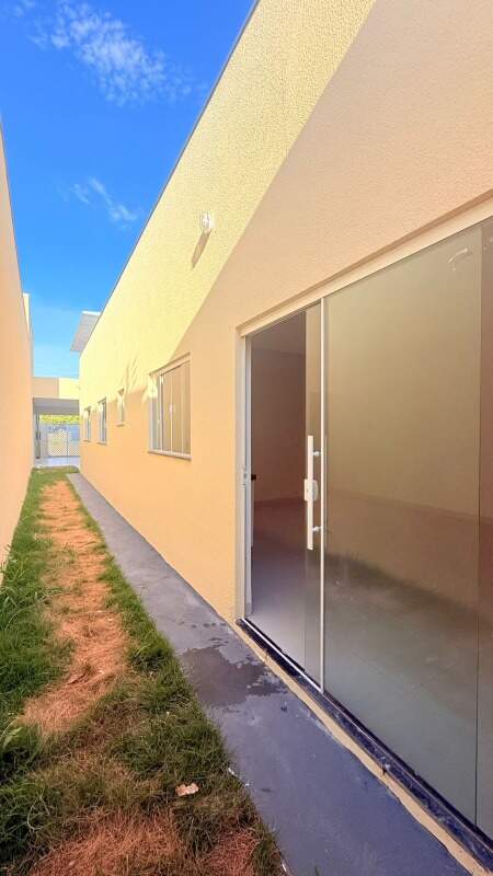 Casa para aluguel no Jardim Belo Horizonte: CORREDOR EXTERNO ACESSO GARAGEM