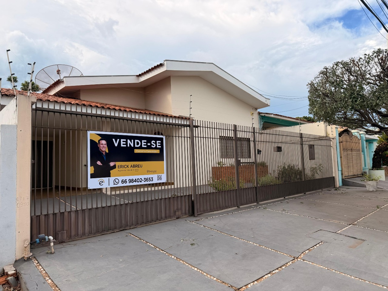 Casa à venda no Santa Cruz: fachada 