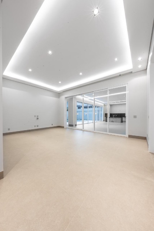 Casa à venda no Jardim Royal Boulevard do Cerrado: sala de entrada / tv