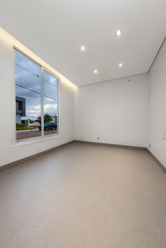 Casa à venda no Jardim Royal Boulevard do Cerrado: Sala de TV / Escritorio