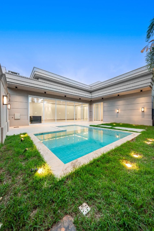 Casa à venda no Jardim Royal Boulevard do Cerrado: quintal