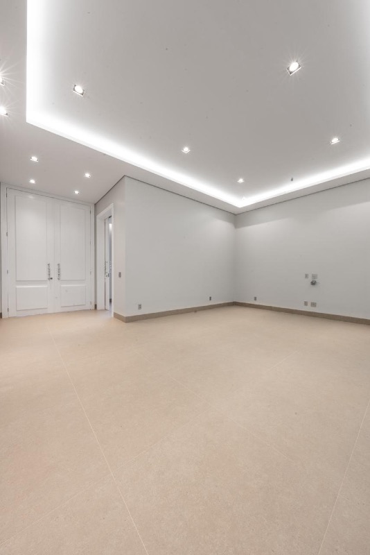 Casa à venda no Jardim Royal Boulevard do Cerrado: sala de entrada / TV