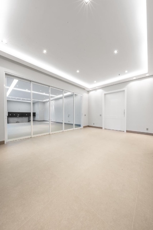 Casa à venda no Jardim Royal Boulevard do Cerrado: sala de entrada / tv