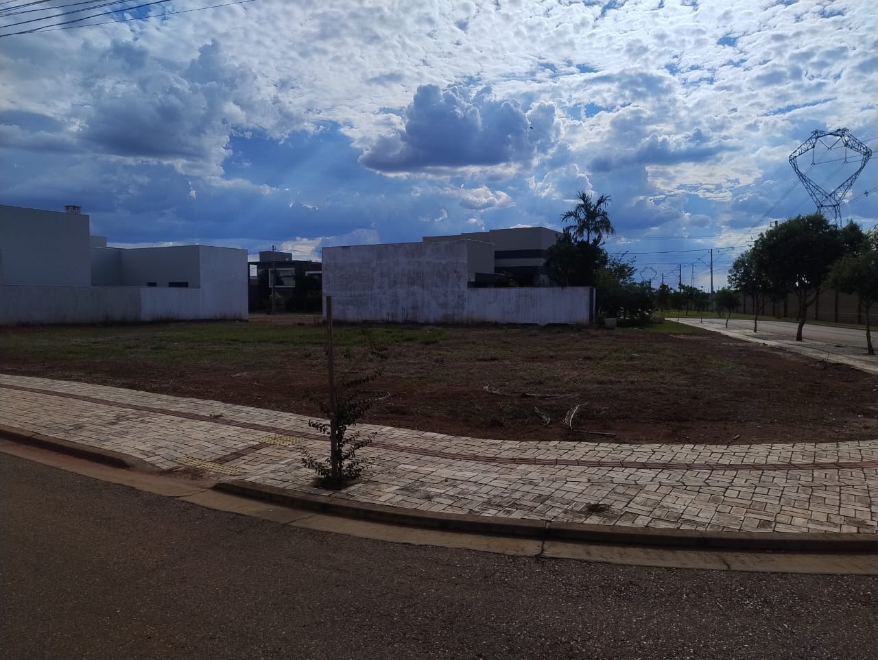 Lote em condomínio à venda no Jardim Royal Boulevard do Cerrado: 