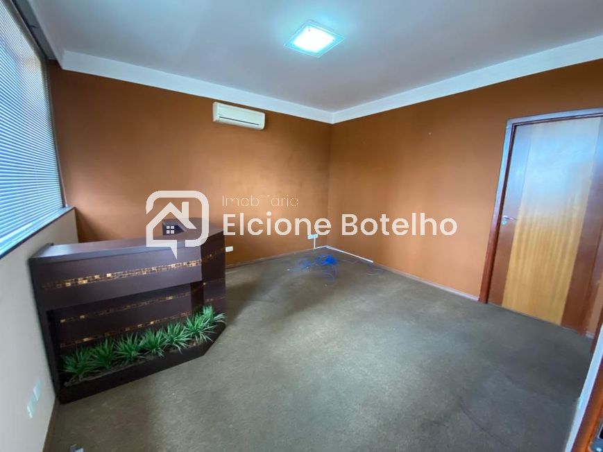 Prédio para aluguel no Centro: 