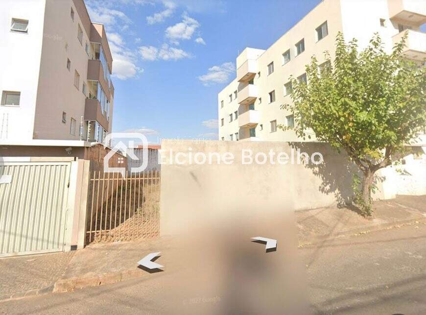 Terreno à venda no SANTA MONICA: 