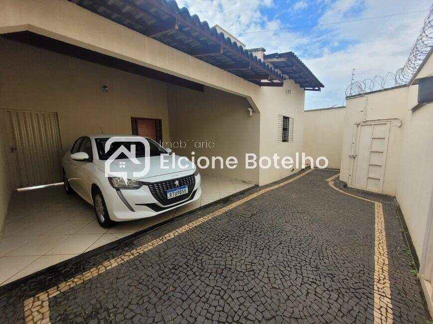 Casa à venda no SEGISMUNDO PEREIRA: 